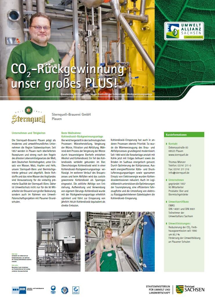 Sternquell-Brauerei Plauen Braumeister Michael Unger bei der Kontrolle der Kohlendioxid-Rückgewinnungsanlage